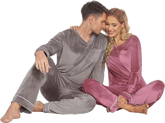 Ekouaer Couples Matching Pajamas Sets Velvet PJs Set for Men and Women Velour Long Sleeve Sleepwear S-XXL